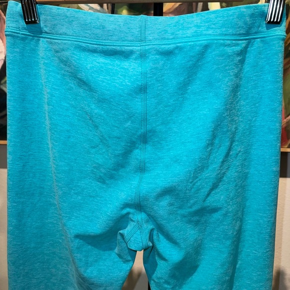 XS 28” High-Waist AloSoft Flow Full Length Blue Quartz Heathered Leggings. - Picture 9 of 17